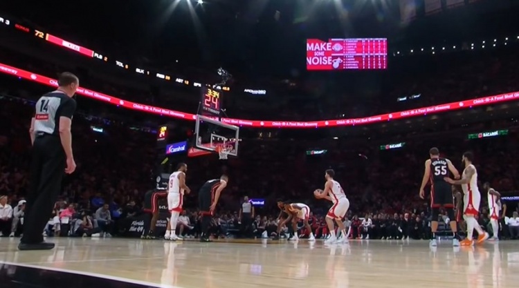  太差勁了！申京再造殺傷但是繼續(xù)兩罰不中 罰球已4中0