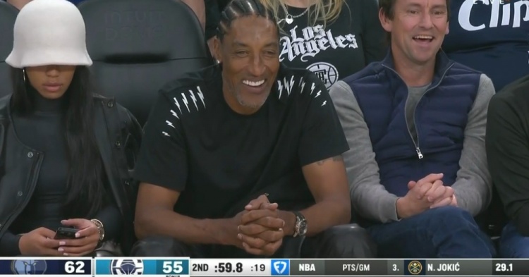  助陣親兒子！皮蓬現(xiàn)場觀戰(zhàn)灰熊比賽 小皮蓬進球后非常開心