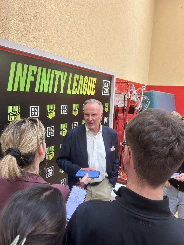  魯梅尼格：23年是教練想格雷茨卡離隊而非管理層，他現(xiàn)在踢得很好