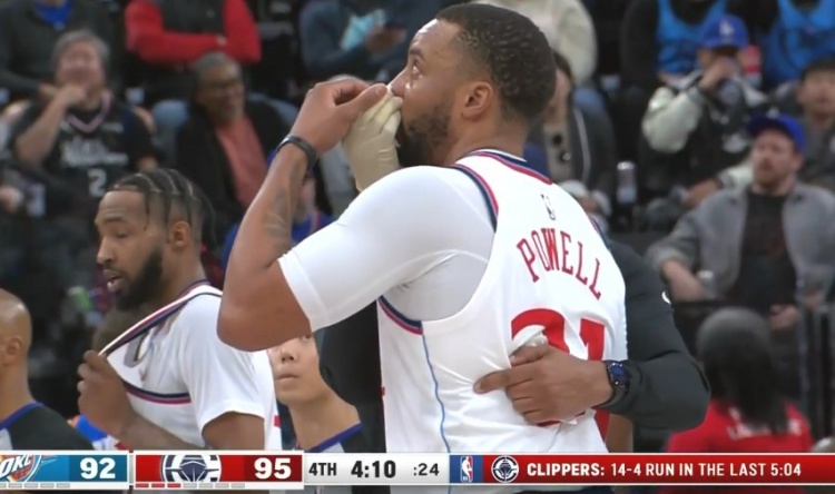  真正的“血帽”！鮑威爾上籃遭亞歷山大封蓋 被打到鼻子血流不止