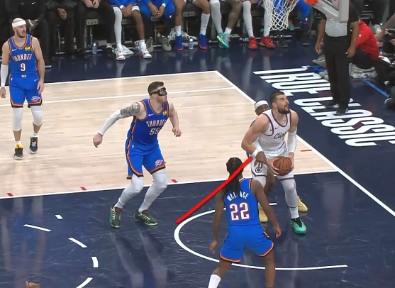  被亞歷山大切球&裁判未吹犯規(guī) 祖巴茨氣到暴跳如雷&快船全隊(duì)攤手