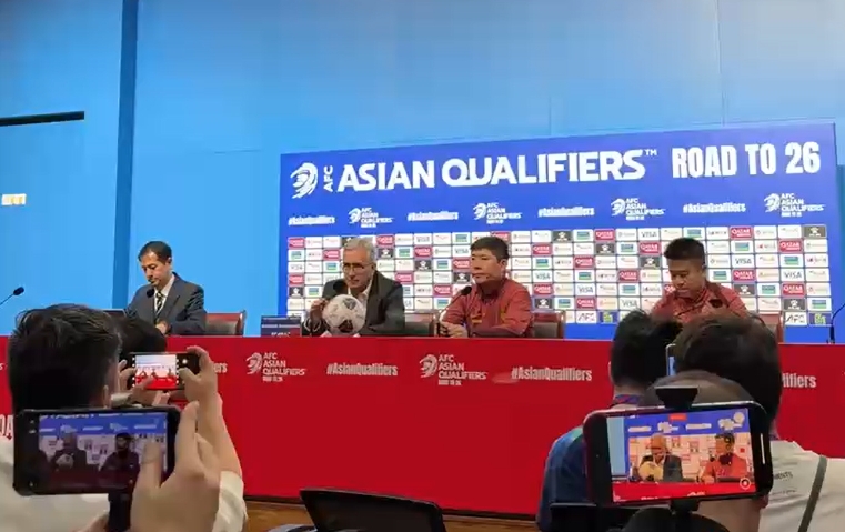  記者：發(fā)布會(huì)上伊萬看上去有很強(qiáng)烈的傾訴欲望，這在以往并不常見