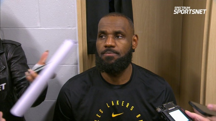  詹姆斯：球隊目前最需要我去防守 大量打小陣容時我需要保護籃板