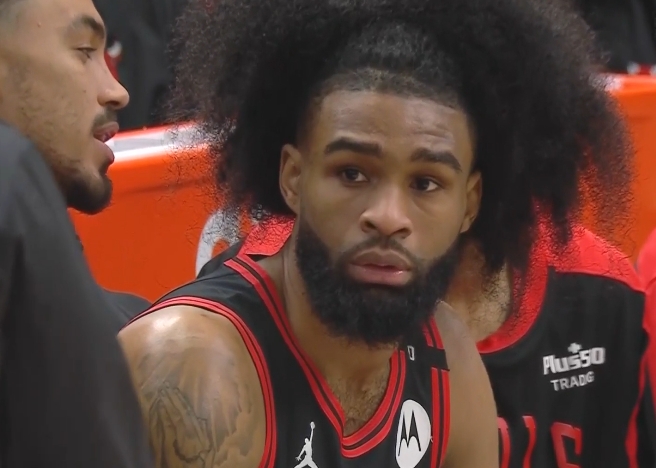  里夫斯追帽懷特三分出手被吹犯規(guī) 雷迪克挑戰(zhàn)成功&懷特懵了