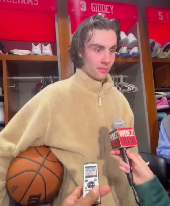  生涯之夜！基迪超遠三分絕殺湖人 拿到了今天的比賽用球