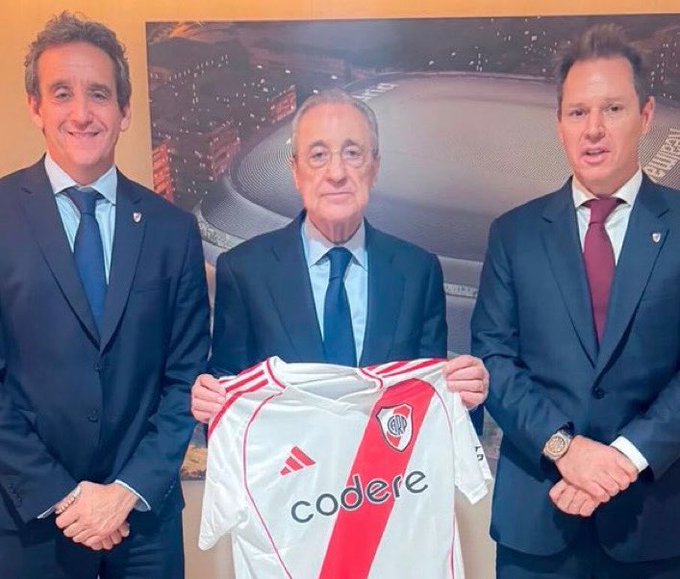  河床主席布里托造訪伯納烏觀看比賽，與弗洛倫蒂諾合影