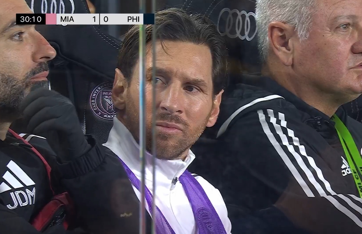  何解梅癮？鏡頭頻頻給到場邊的梅西，缺席阿根廷比賽后繼續(xù)替補