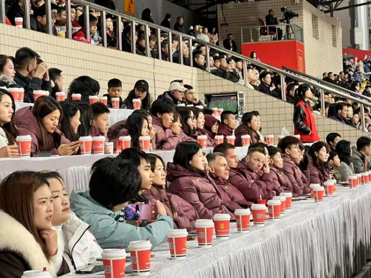  北青體育：中國(guó)女足現(xiàn)身中甲賽場(chǎng)，觀看重慶銅梁龍vs遼寧鐵人