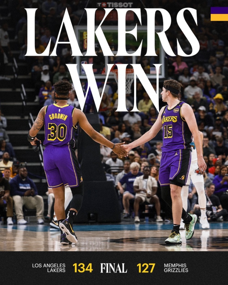  拿下卡位戰(zhàn)！湖人贏球海報：砍31分的小里與古德溫擊掌