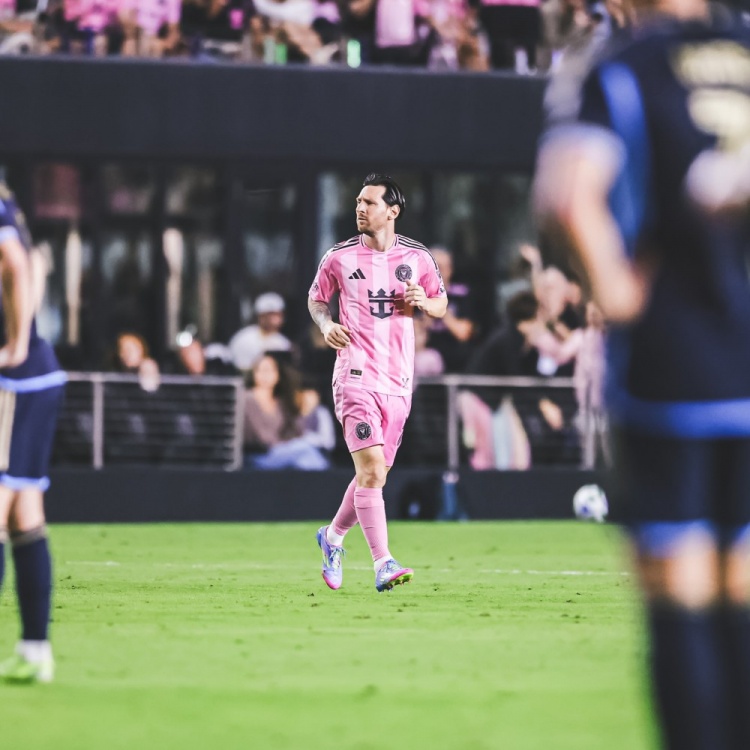  復(fù)出進球助球隊登頂東部！梅西社媒曬照慶祝勝利