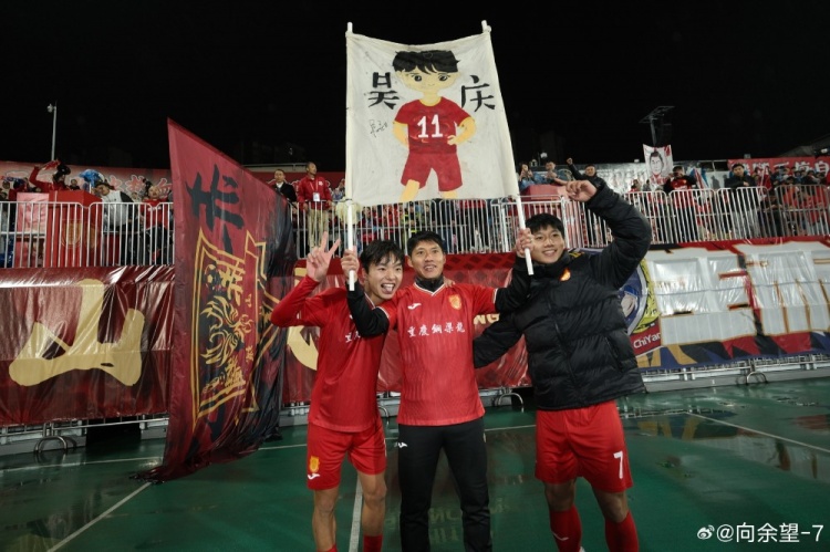  向余望社媒：首勝！繼續(xù)贏下去！致敬慶哥，重慶的慶！