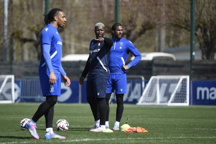  西塞：我現(xiàn)在是歐塞爾的前鋒教練、媒體顧問和音樂DJ！