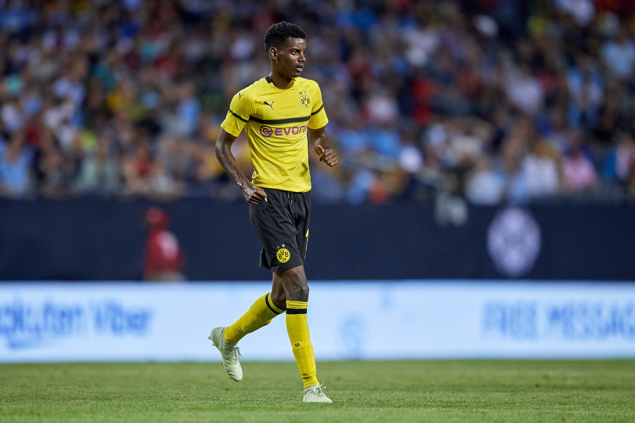  看走眼?多特僅1500萬歐賣掉伊薩克，如今多隊(duì)有意&紐卡標(biāo)價(jià)1.8億