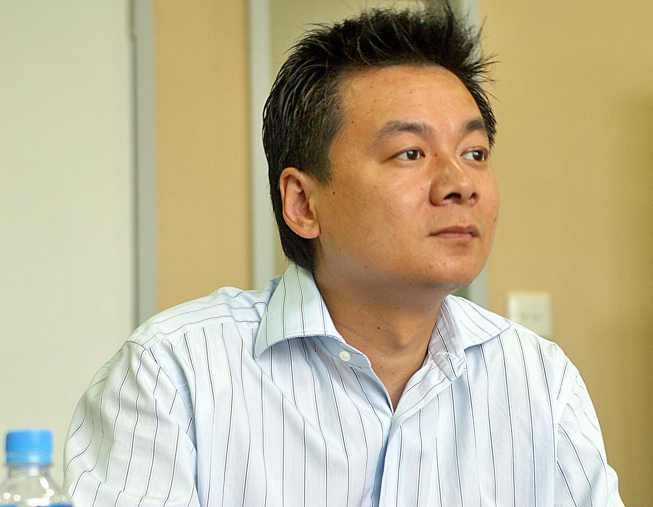  準(zhǔn)備出戰(zhàn)！59歲朱駿再戰(zhàn)足協(xié)杯，位列上海橘橙本場(chǎng)替補(bǔ)名單