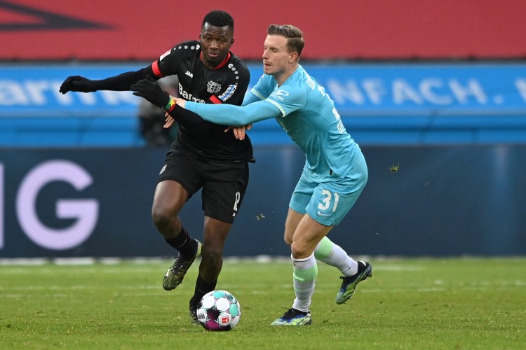  記者：藥廠中衛(wèi)塔普索巴缺席賽前訓(xùn)練，他明日很可能無法出戰(zhàn)拜仁