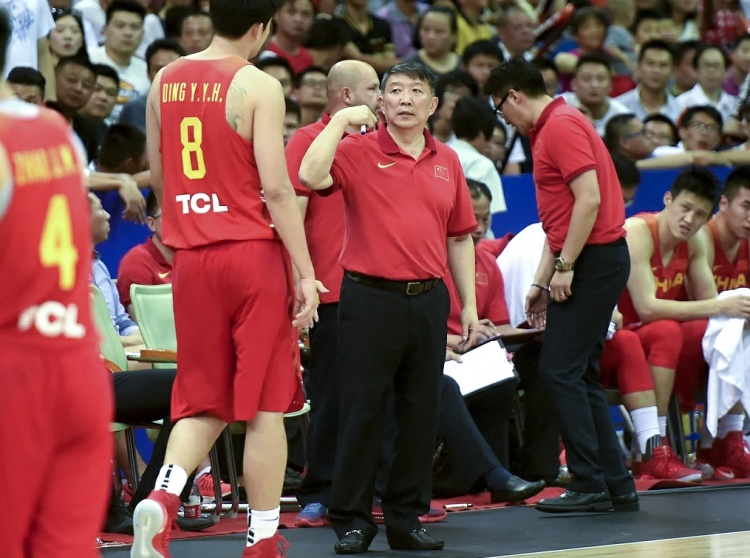  宮魯鳴的資歷、經(jīng)驗、威望都是他最后當(dāng)選中國女籃主帥的重要因素