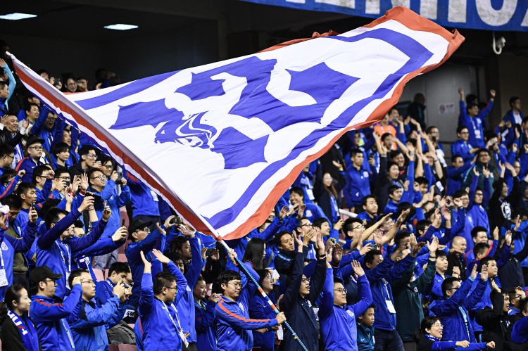  記者：申花客戰(zhàn)橫濱水手遠(yuǎn)征軍超2000人，全隊(duì)非常感動(dòng)倍感動(dòng)力