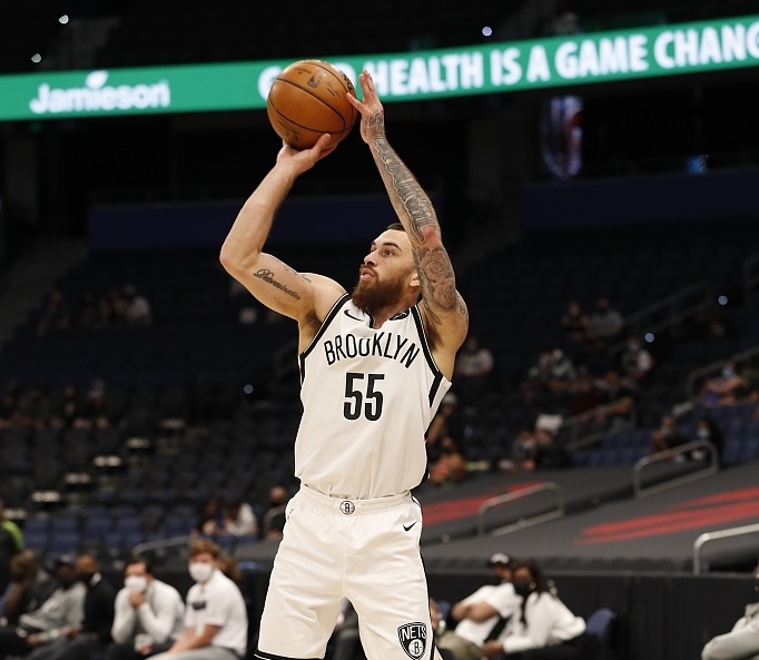  字母在70年代砍250分？邁克-詹姆斯：過去可不慣著走步&翻腕&二帶