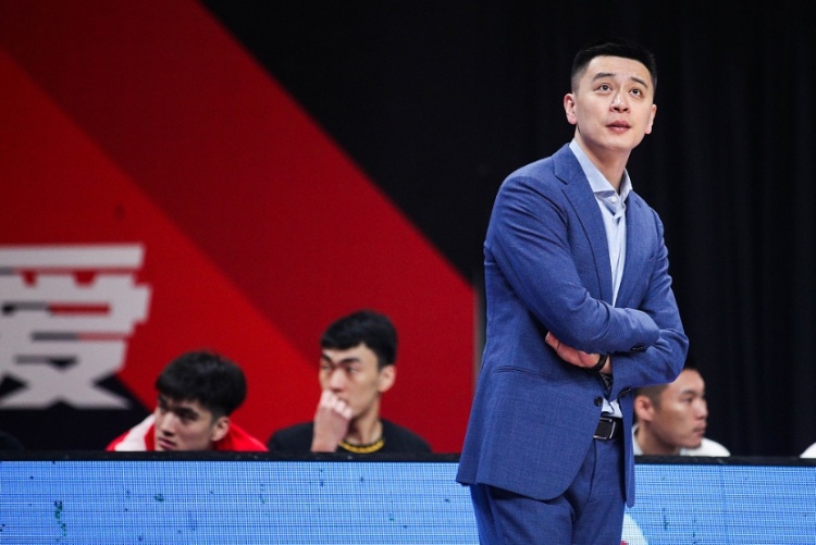  楊鳴：現(xiàn)階段比賽強(qiáng)度和季后賽沒多大區(qū)別 如何保持健康令人頭疼