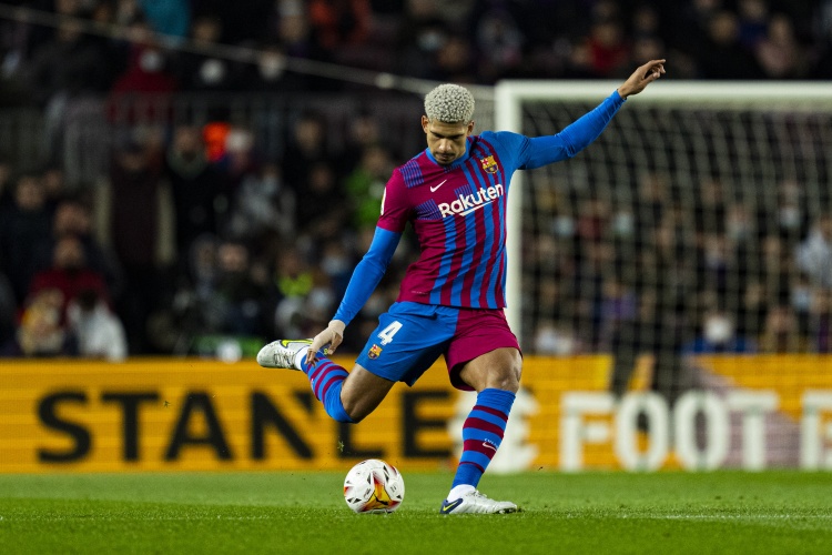  世體稱(chēng)贊阿勞霍：若能遠(yuǎn)離傷病，他將成為賽季關(guān)鍵階段的關(guān)鍵球員