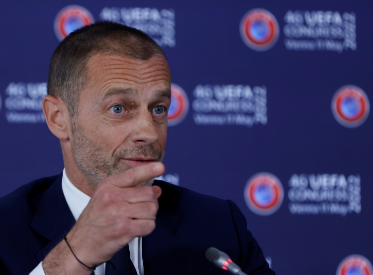  切費林：巴黎0-2曼城時，納賽爾曾猶豫是否繼續(xù)留在足壇工作