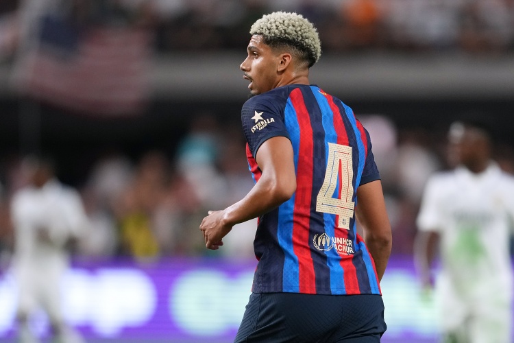  英媒：曼聯(lián)準(zhǔn)備引進(jìn)阿勞霍，巴薩愿接受6000萬(wàn)歐元的報(bào)價(jià)