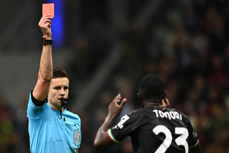  意裁協(xié)高層談托莫里紅牌：若是直紅VAR會(huì)介入，兩黃變一紅沒辦法