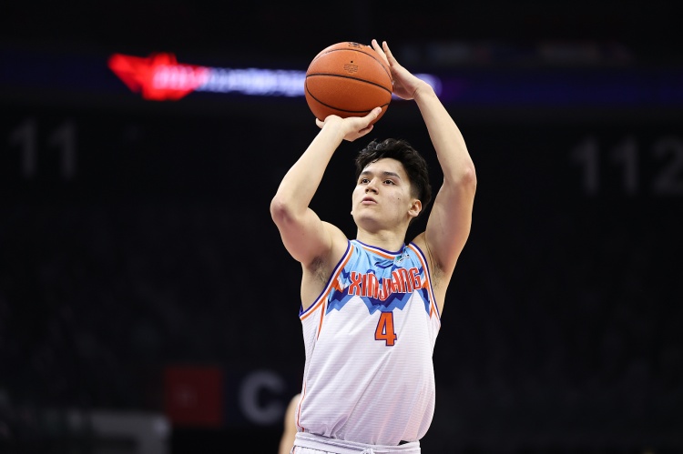  三分手感不錯！伊力福拉提半場5中3&三分2中2拿到8分