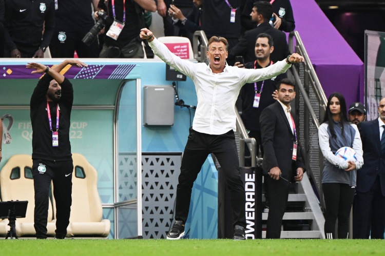  足球報(bào)：沙特隊(duì)主帥擔(dān)心主力狀態(tài)，對(duì)中國(guó)隊(duì)前只有兩次戰(zhàn)術(shù)合練