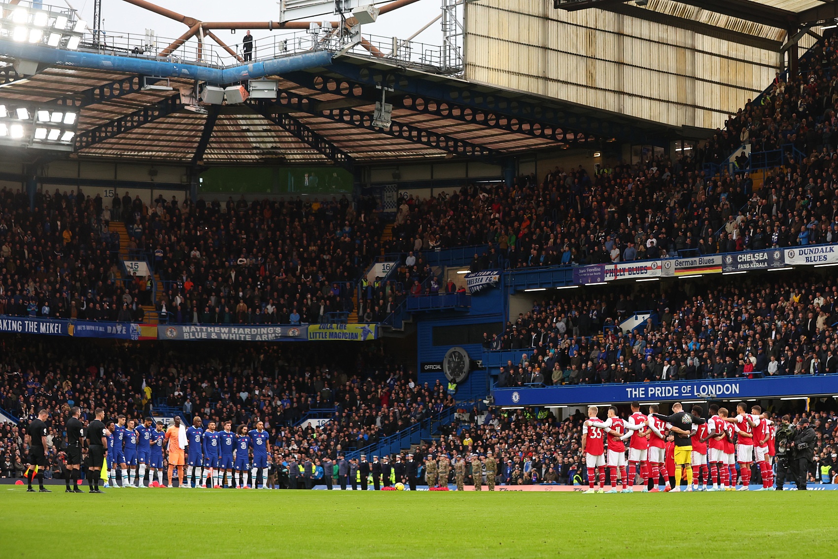  藍(lán)軍球迷談主場氛圍：沒人想看球員不停橫傳，這讓我們很難有激情