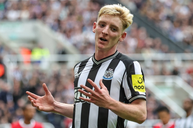  戈登染紅面臨3場停賽，埃迪-豪：他沒有惡意，會(huì)考慮進(jìn)行上訴