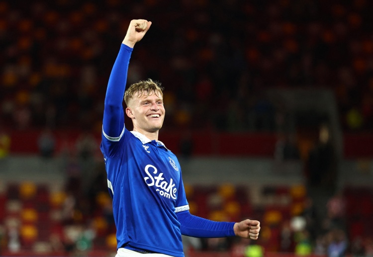  天空：利物浦曼城皇馬都關(guān)注布蘭斯維特，后者愿與埃弗頓談續(xù)約