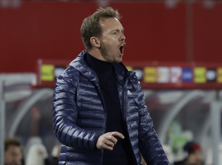  德國隊(duì)近15場比賽10勝4平1負(fù)，唯一失利是歐洲杯對陣西班牙