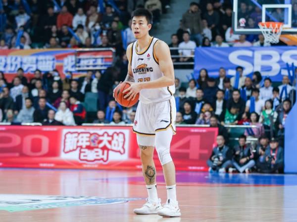  攻防俱佳！張鎮(zhèn)麟15中8拿到19分7板6助5斷2帽