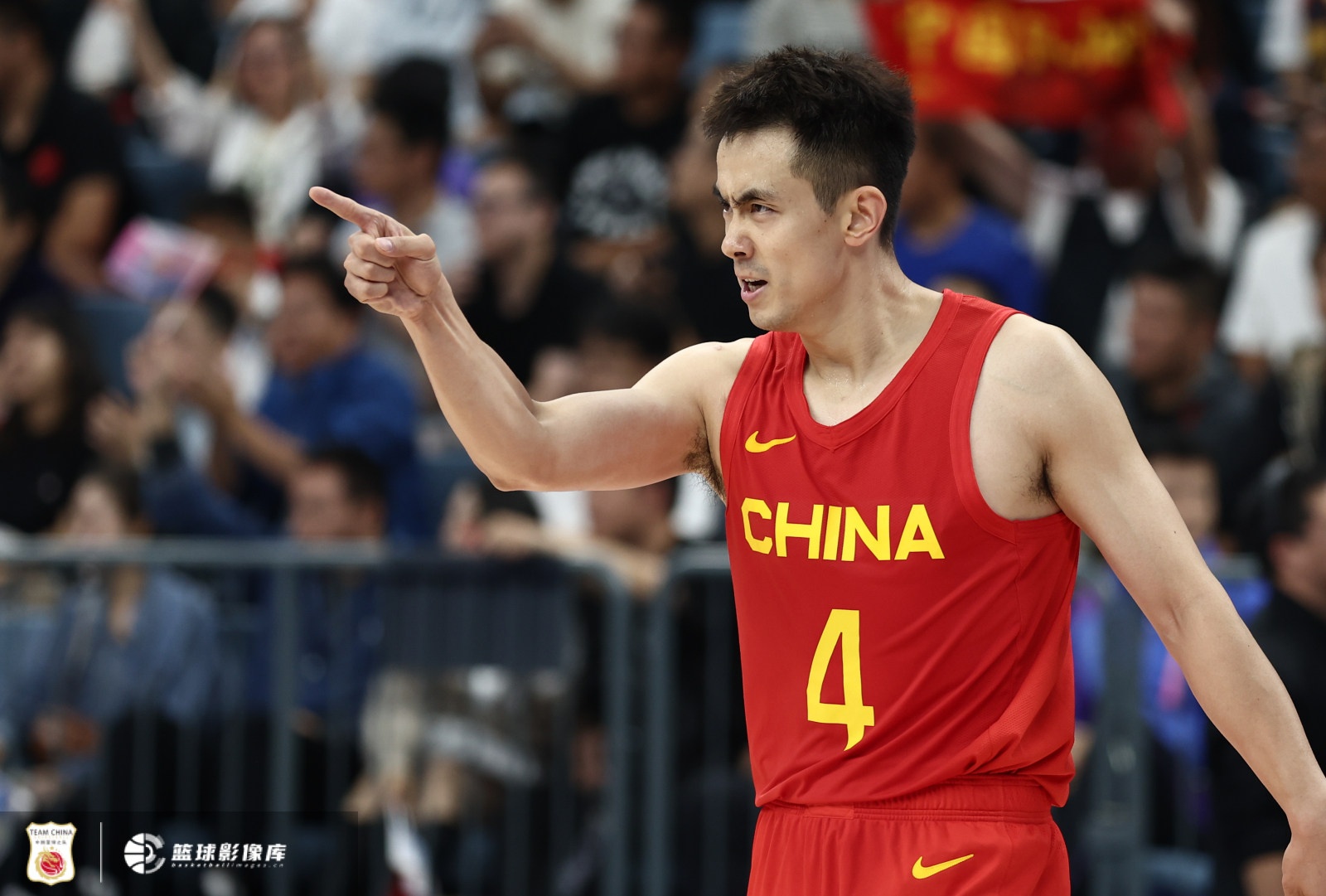  攻防俱佳！趙繼偉半場拿到6分1板4助2斷 正負(fù)值+14