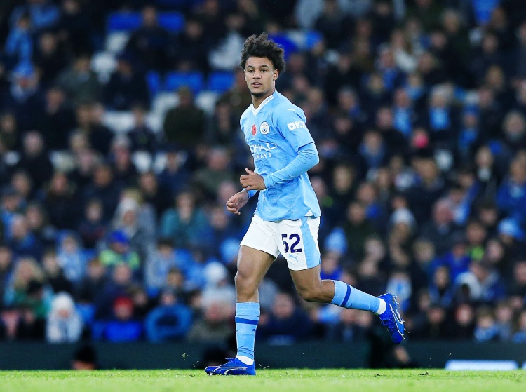  記者：曼城小將鮑勃在訓(xùn)練中扭傷腳踝，傷勢并不嚴(yán)重