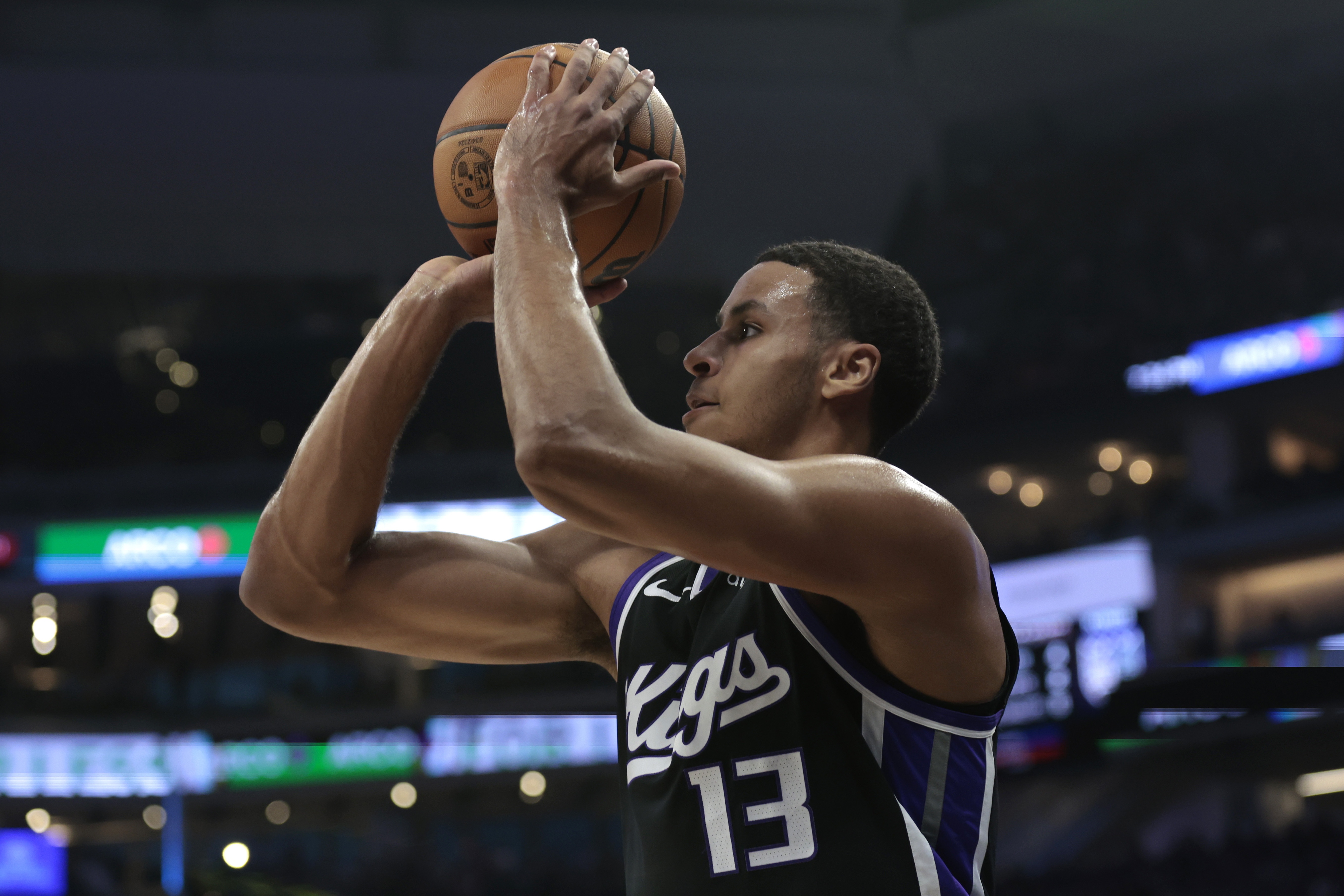  常規(guī)時(shí)間表現(xiàn)不錯(cuò)！基根-穆雷12投6中&三分6中3 得到15分6板2助