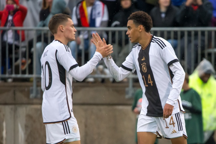  圖片報(bào)對(duì)比24項(xiàng)數(shù)據(jù)：維爾茨助攻過人等20項(xiàng)占優(yōu)，穆西亞拉僅3項(xiàng)