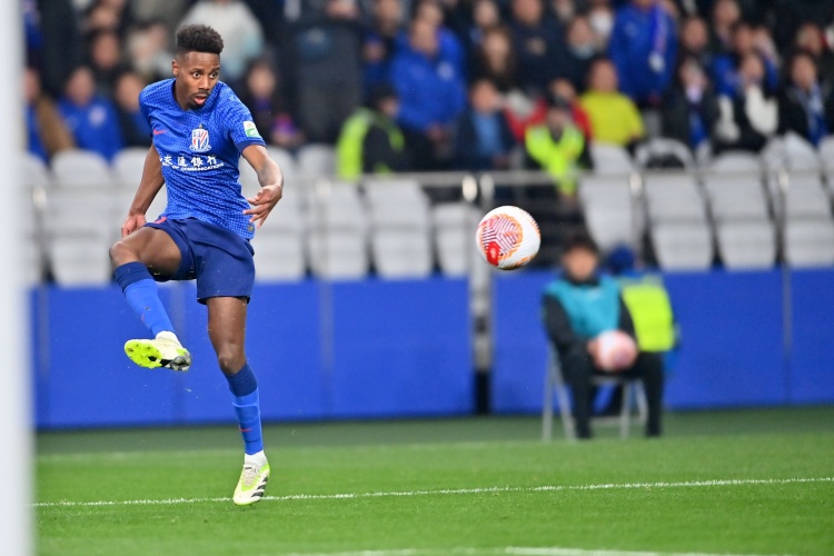  東體：馬納法有時踢得過于隨心所欲，成為申花后防線"定時炸彈"