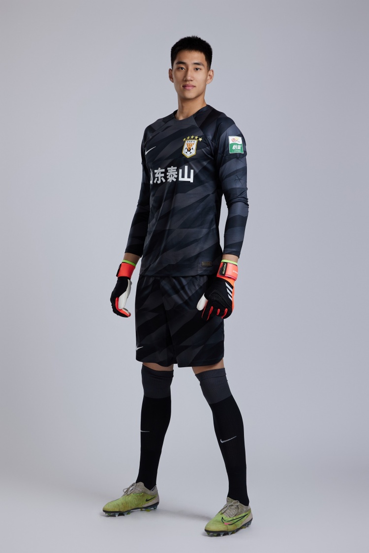  于金永：自己還有很多不足比如長(zhǎng)傳球，未來(lái)要踏踏實(shí)實(shí)不留遺憾