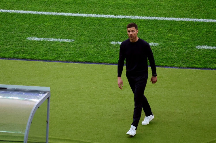  5場(chǎng)不??！阿隆索執(zhí)教勒沃庫(kù)森對(duì)陣拜仁3勝2平，主場(chǎng)2連勝