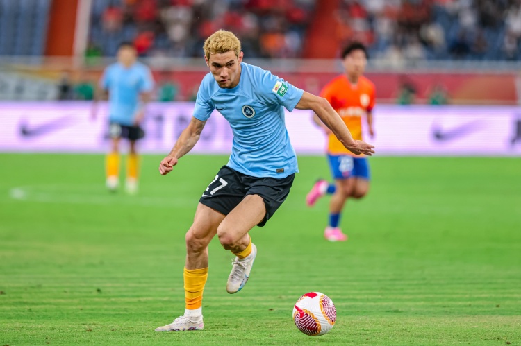  半場(chǎng)8次丟失球權(quán)！媒體人：拜合拉木身體夠硬肯拼，但不能觸球多