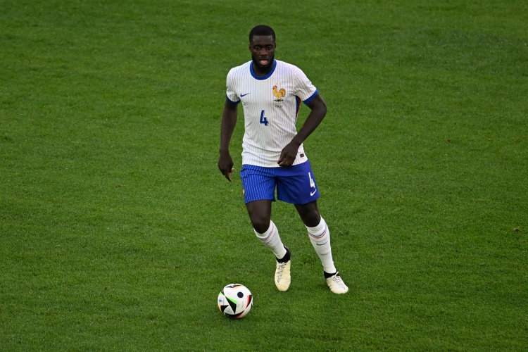  不可或缺？于帕首發(fā)時法國近17場14次零封，反之近10場都有丟球