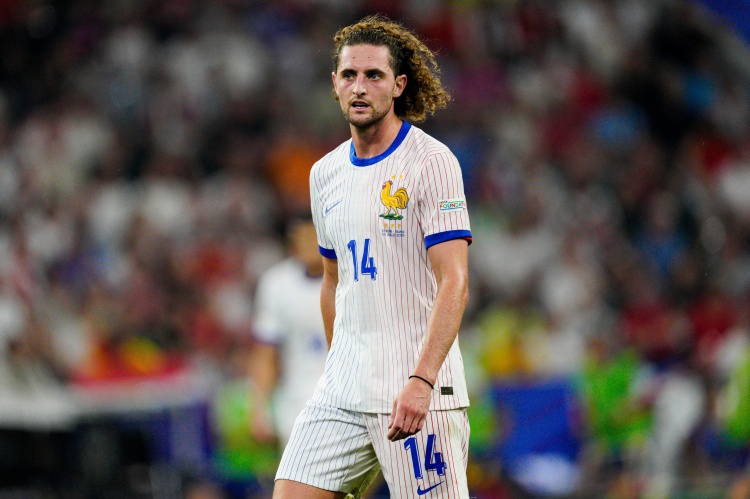  拉比奧特母親控訴巴黎：當(dāng)年父親病危巴黎不準(zhǔn)假，被侮辱讓人震驚