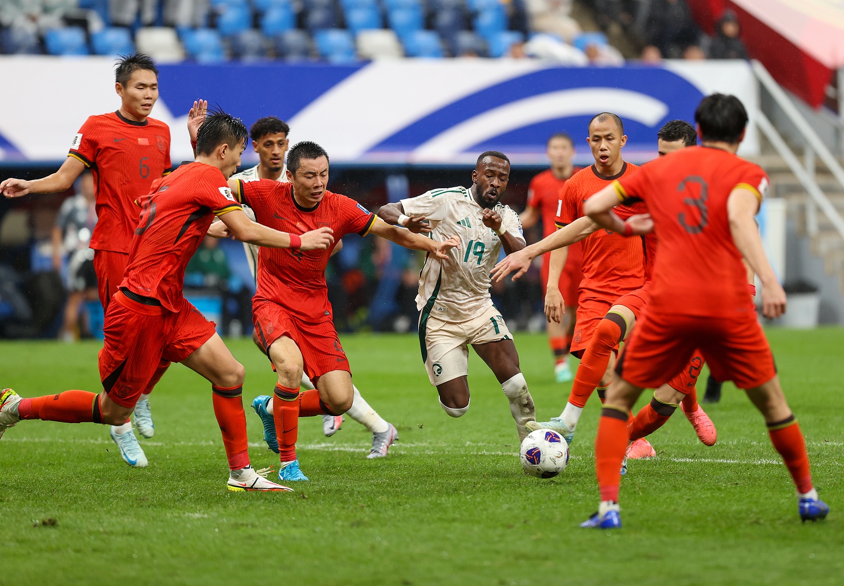  該打破魔咒了？沙特媒體：中國(guó)隊(duì)世預(yù)賽從未在客場(chǎng)贏過沙特