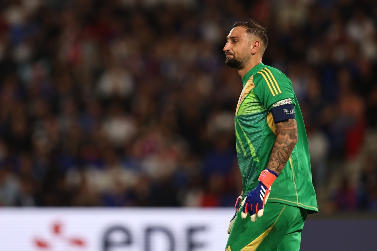  專家！多納魯馬職業(yè)生涯常規(guī)時(shí)間撲出15粒點(diǎn)球，撲點(diǎn)成功率26.3%