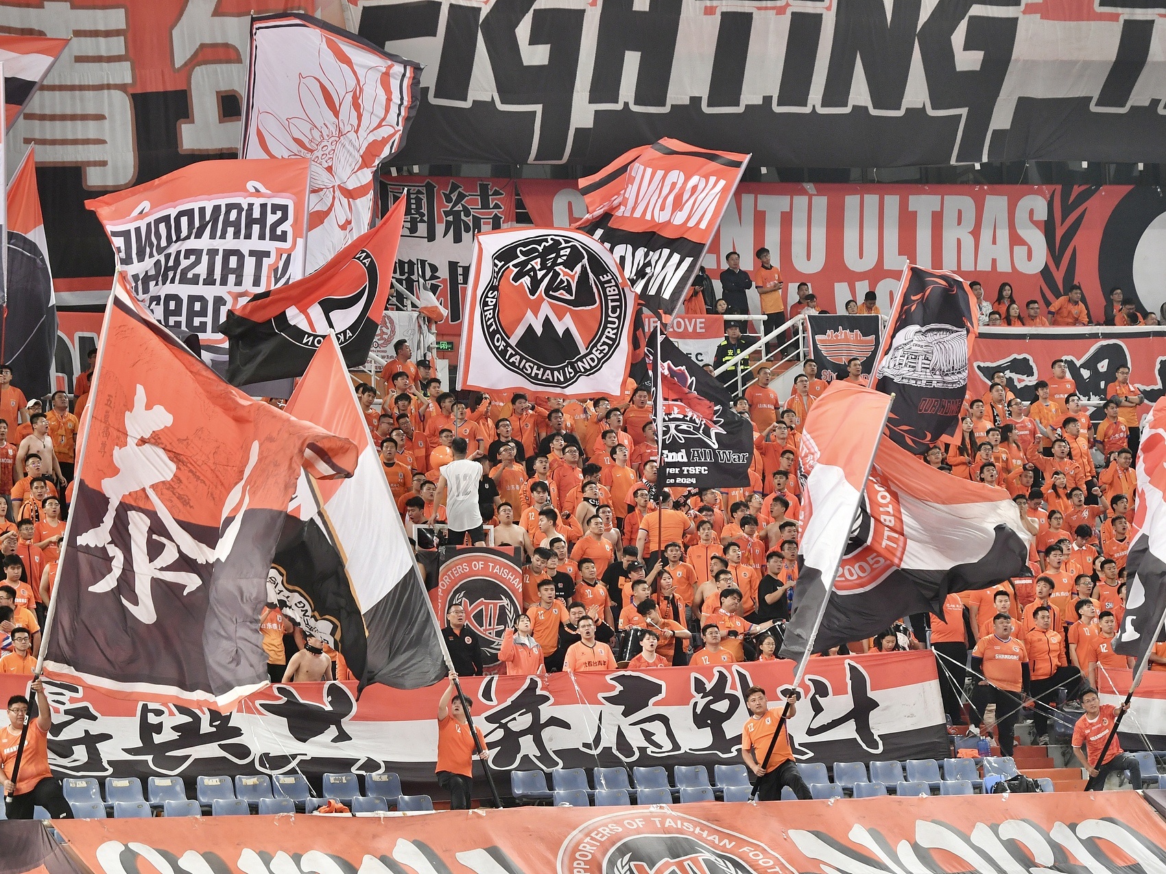  火爆！共22876名球迷現(xiàn)場觀戰(zhàn)山東泰山vs河南隊