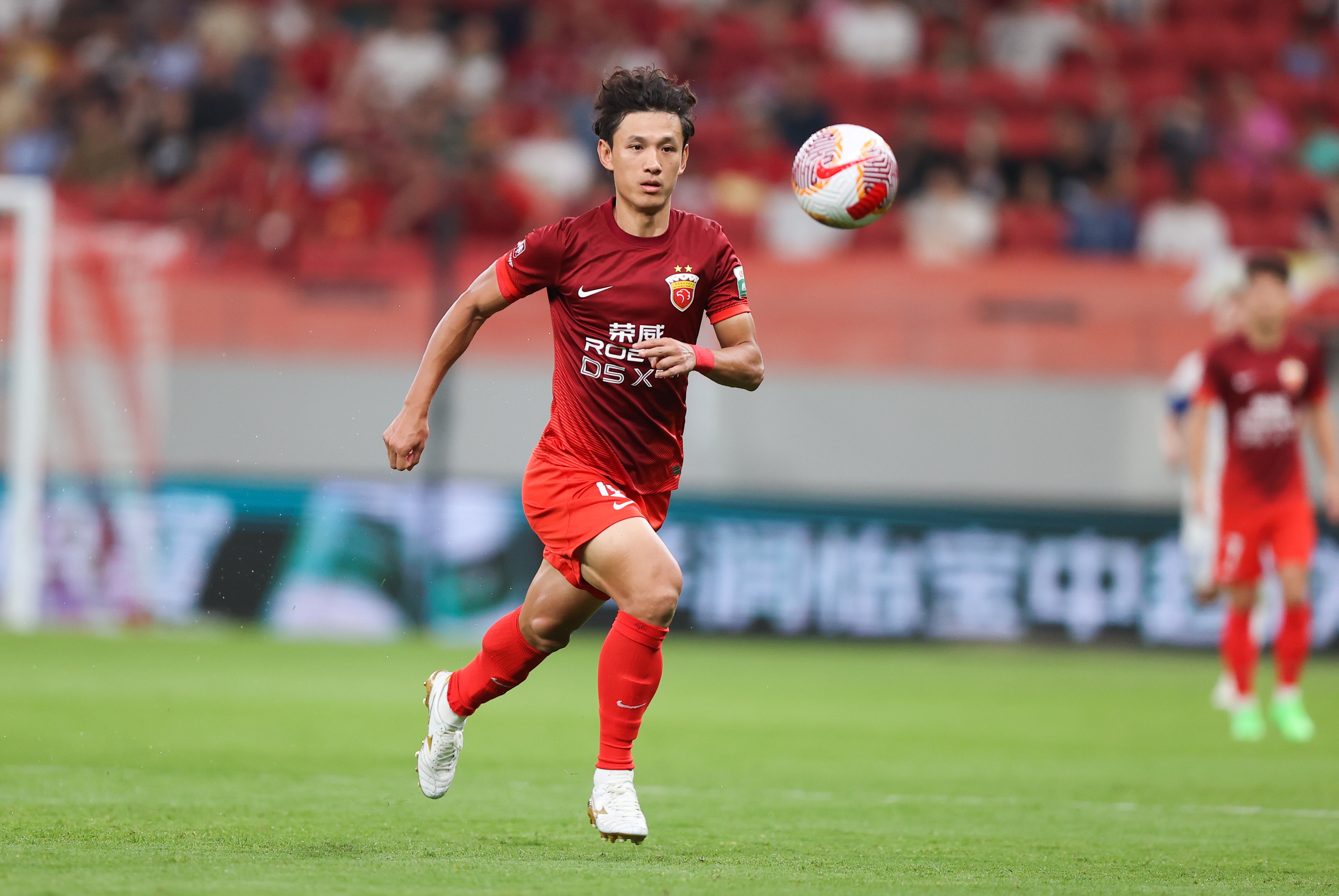  隱患！海港中衛(wèi)人員緊缺，替補名單中僅有老將王燊超可以客串