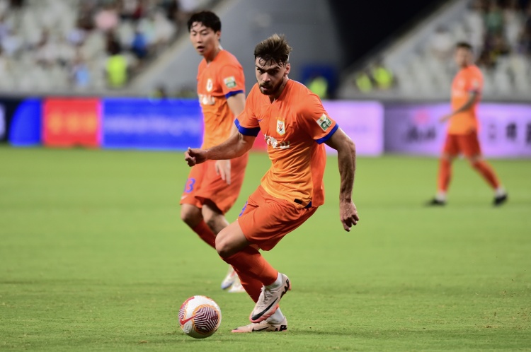  記者：泰山隊亞冠賽前訓(xùn)練27人參加 后腰、中衛(wèi)組合懸念待揭曉