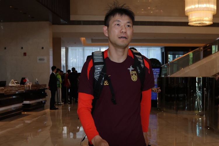  李源一3次助攻位居助攻榜榜首，李璇：再看伊萬發(fā)言覺得有種錯(cuò)亂